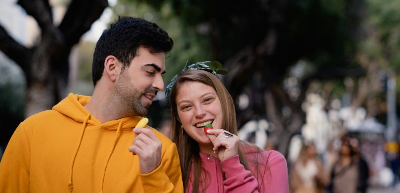 Flirting Tips for Modern Dating – Playful Ways to Connect in 2025