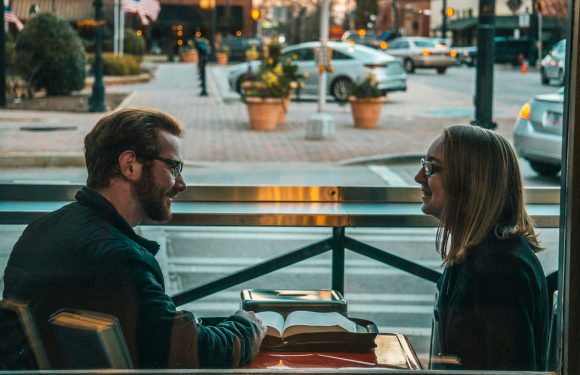 Slow Dating Habits That Build Real Connection