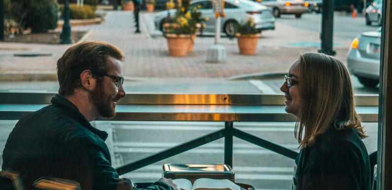 Slow Dating Habits That Build Real Connection