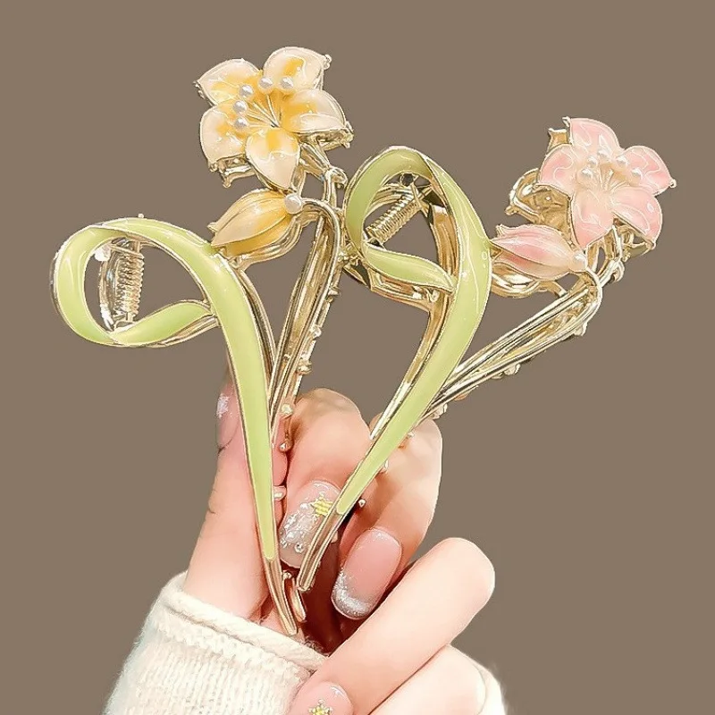 Korean Style Flower Pearl Hair Claw Clip Large Metal Shark Clip Women Elegant Back Head Hair Grab Clip Fashion Hair Accessories - AliExpress 200000297 - Image 4